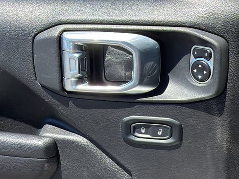 Used 2025 Jeep Wrangler Unlimited Rubicon AWD/4WD image 22