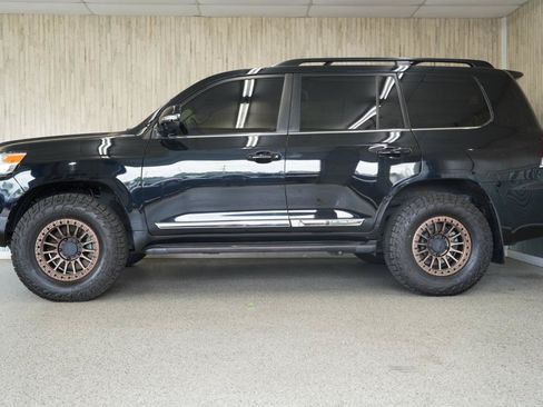 Used 2017 Toyota Land Cruiser AWD/4WD image 5