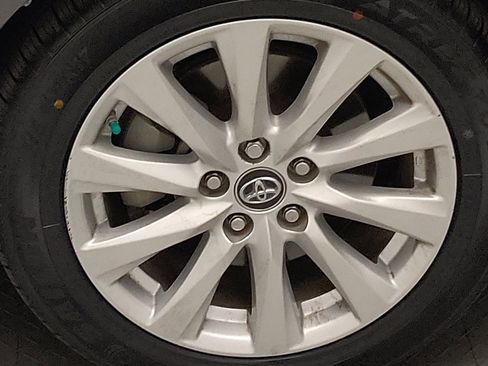 Used 2019 Toyota Camry LE FWD image 31