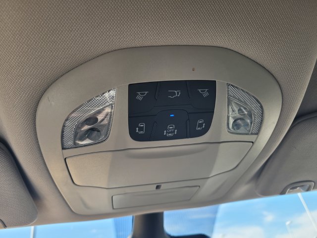 Used 2023 Chrysler Pacifica Touring-L FWD image 22