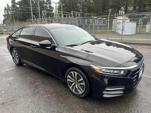 Used 2018 Honda Accord Sport image 3