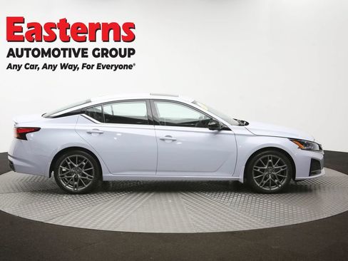 Used 2023 Nissan Altima 2.0 SR FWD image 45
