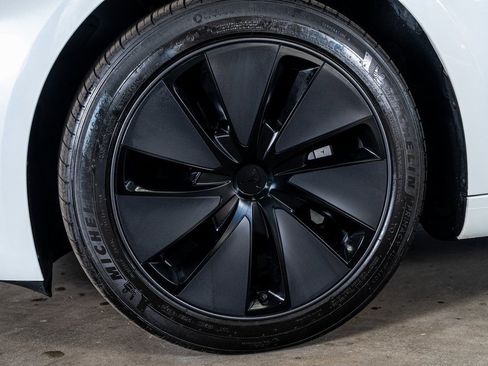 Used 2025 Tesla Model 3 Long Range image 10