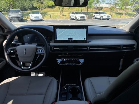 New 2026 Lincoln Corsair Premiere image 12