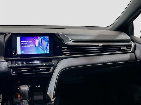 Used 2025 Toyota Camry SE image 20