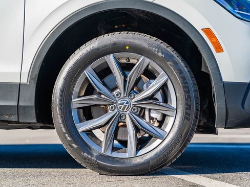 Used 2023 Volkswagen Tiguan SE image 9