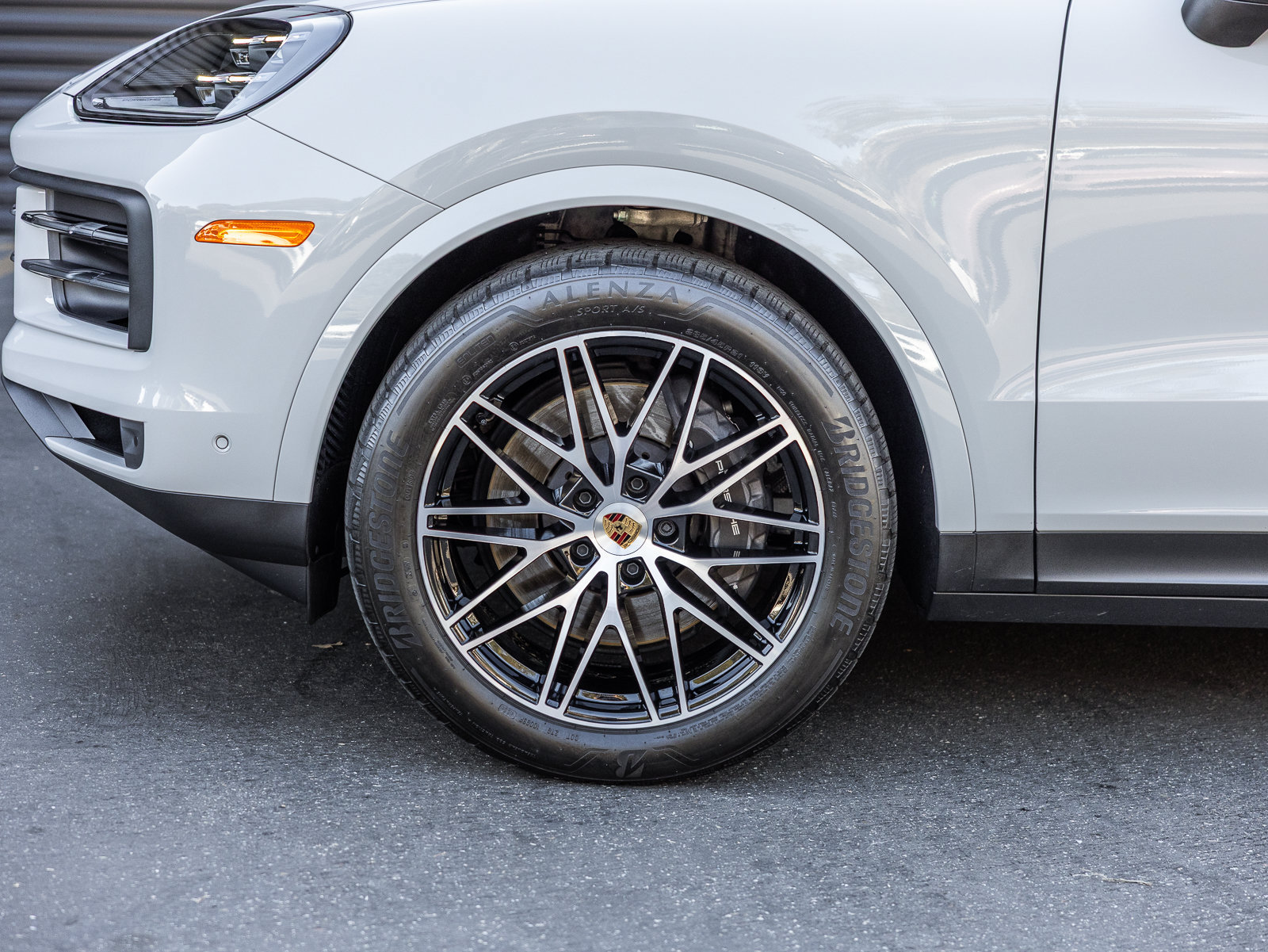 Certified 2025 Porsche Cayenne AWD/4WD image 11