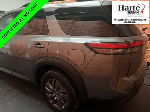 Used 2024 Nissan Pathfinder SV image 5