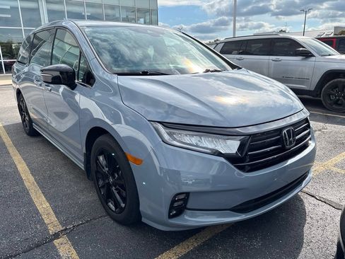 Used 2023 Honda Odyssey Sport image 1