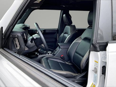 Used 2025 Ford Bronco Outer Banks image 15