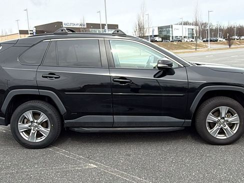 Used 2022 Toyota RAV4 XLE w/ Convenience Package image 4