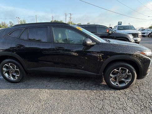 Used 2024 Chevrolet Trax LT w/ Driver Confidence Package FWD image 7