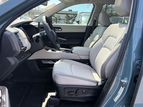 New 2026 Nissan Pathfinder SL image 12