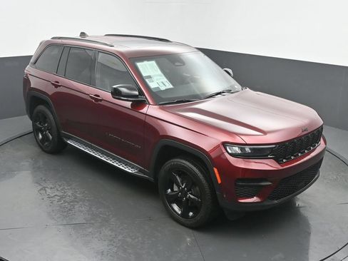 Used 2024 Jeep Grand Cherokee Altitude AWD/4WD image 47