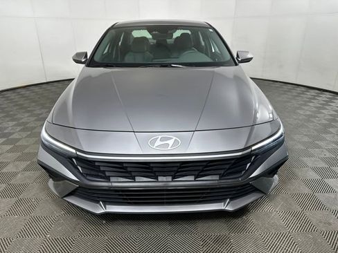 Certified 2024 Hyundai Elantra SE image 8