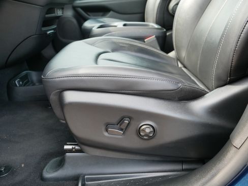 Used 2025 Chrysler Pacifica Select FWD image 20