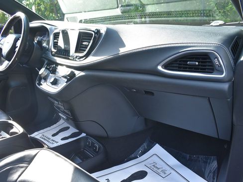 Used 2019 Chrysler Pacifica Limited w/ S Appearance Package image 25