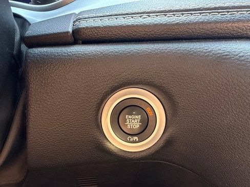 Used 2021 Chrysler Pacifica Touring w/ S Appearance Package FWD image 30