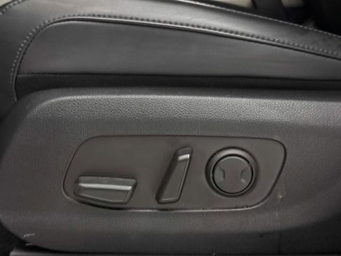 Used 2024 Kia Carnival LX FWD image 26