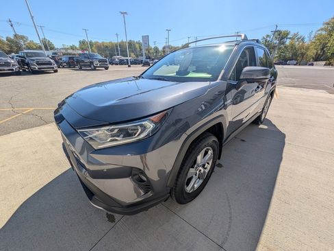 Used 2019 Toyota RAV4 Limited image 8