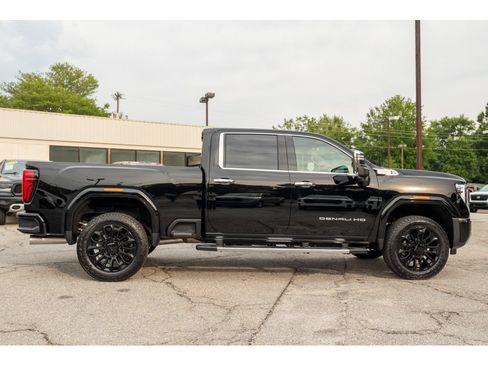 New 2026 GMC Sierra 2500 Denali w/ Denali Reserve Package AWD/4WD image 9