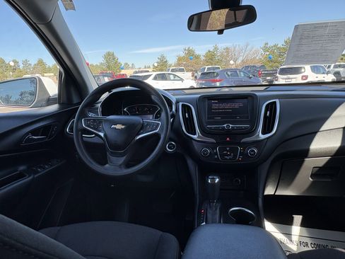 Used 2021 Chevrolet Equinox LT image 3
