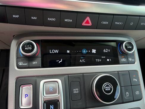 Used 2025 Hyundai Palisade Calligraphy FWD image 11