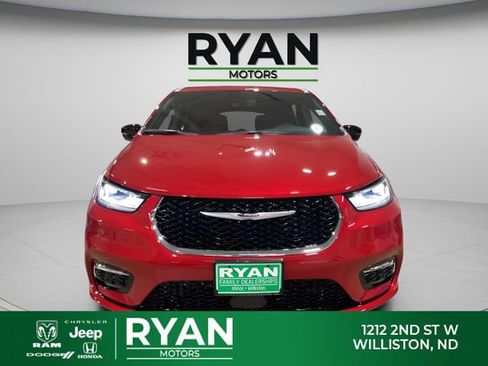 New 2026 Chrysler Pacifica Select AWD/4WD image 4