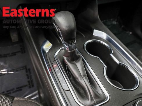 Used 2022 Chevrolet Traverse LT image 13