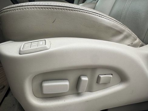 Used 2011 Cadillac SRX Luxury FWD image 14