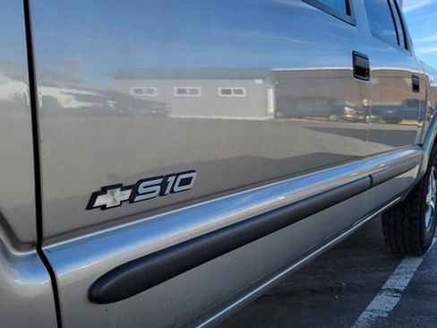 Used 2003 Chevrolet S10 Pickup LS image 35