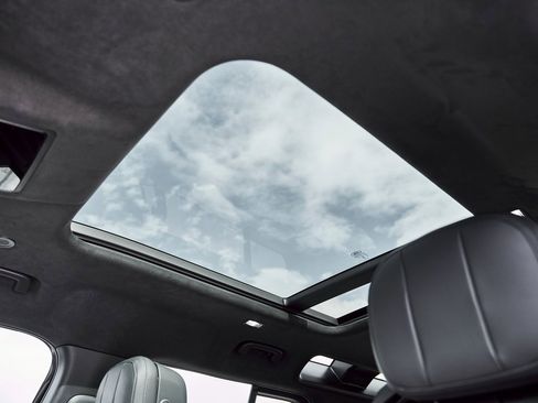 Used 2025 Land Rover Defender 110 V8 image 51