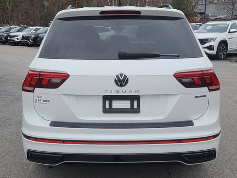 Certified 2024 Volkswagen Tiguan SE R-Line image 28