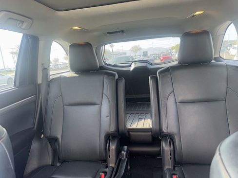 Used 2019 Toyota Highlander Limited image 8