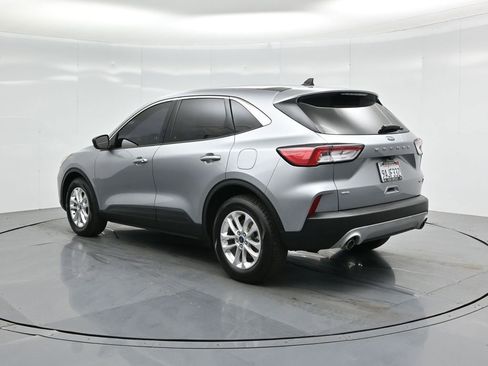 Used 2022 Ford Escape SE image 7