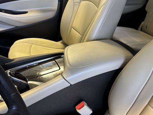 Used 2018 Buick Enclave Essence image 21