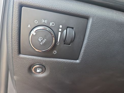 Used 2019 Jeep Grand Cherokee Altitude AWD/4WD image 25