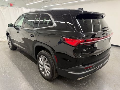 Used 2025 Buick Enclave Preferred AWD/4WD image 3