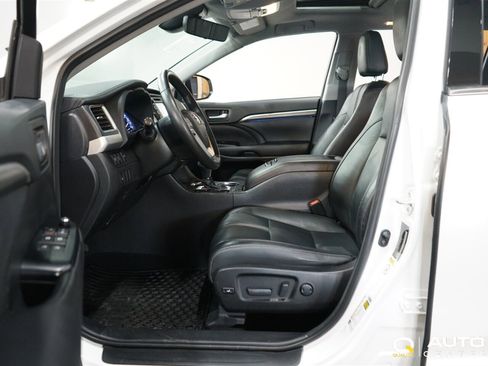 Used 2018 Toyota Highlander XLE image 18