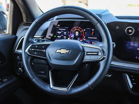 Used 2025 Chevrolet Suburban High Country AWD/4WD image 16