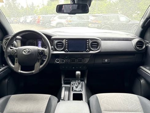 Used 2020 Toyota Tacoma TRD Sport w/ Technology Package AWD/4WD image 11