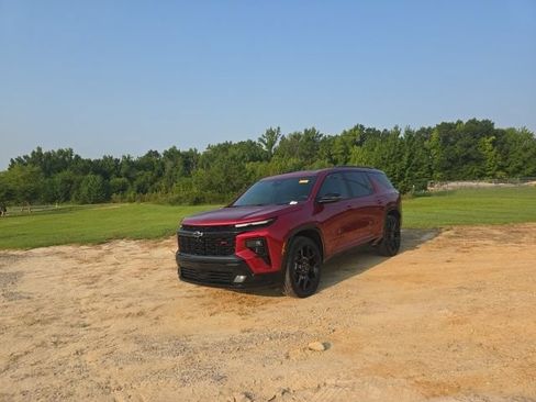 Used 2026 Chevrolet Traverse RS FWD image 2