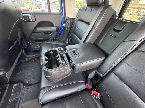 Used 2020 Jeep Wrangler Unlimited Sahara w/ Uconnect 4C Nav & Sound Group AWD/4WD image 33