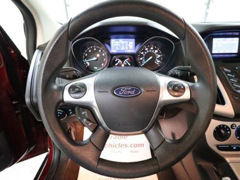 Used 2014 Ford Focus SE w/ SE Winter Package image 16