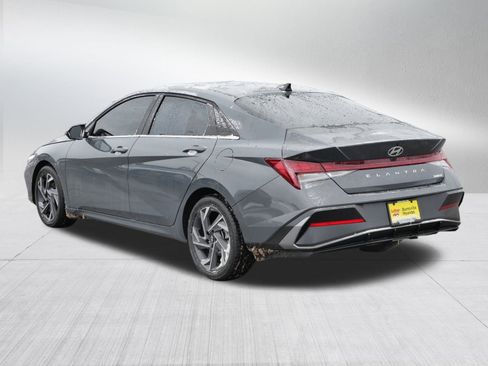 Certified 2025 Hyundai Elantra Limited image 5