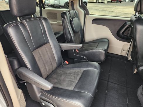 Used 2019 Dodge Grand Caravan SXT FWD image 13