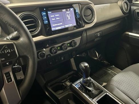 Used 2018 Toyota Tacoma SR5 AWD/4WD image 40