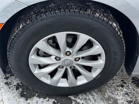 Certified 2019 Chrysler Pacifica Touring-L image 10