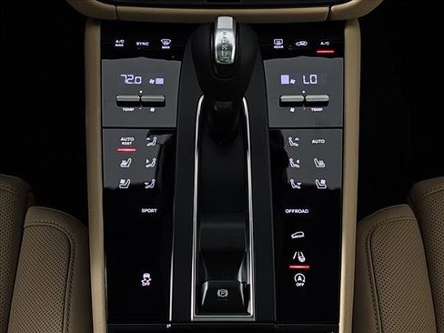 Certified 2025 Porsche Macan image 22