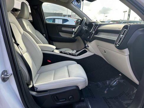 Used 2025 Volvo XC40 B5 Plus w/ Protection Package Premier image 10